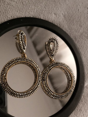 Earrings new, gold tone