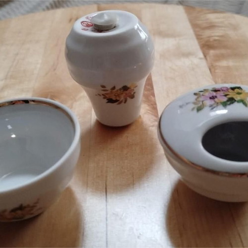 Porcelain set salt, pepper, oregano like new, 3 pieces