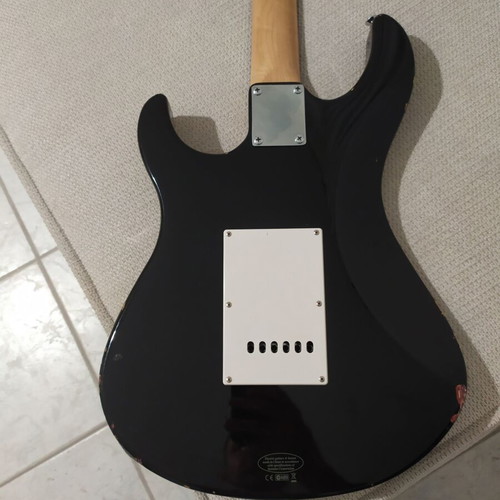 Yamaha EG012 electric guitar, alder body, rosewood fretboard