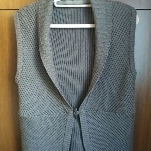 Cecil vest mocha color like new, knitted, size M-L