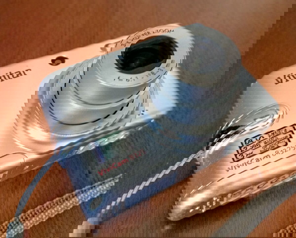 Vivitar ViviCam 8325 Silver – Ψηφιακή Vintage Κάμερα 8MP