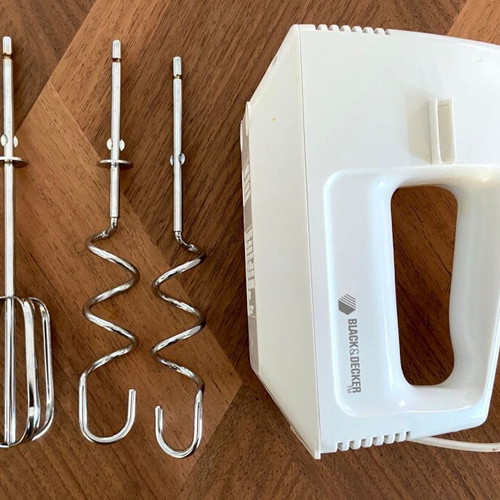 Black & Decker Mixer 130W with two sets of beaters