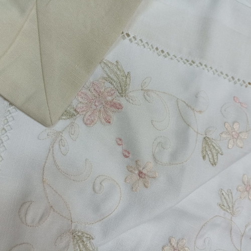 Square tablecloth 1.80x1.80 ecru with delicate machine embroidery