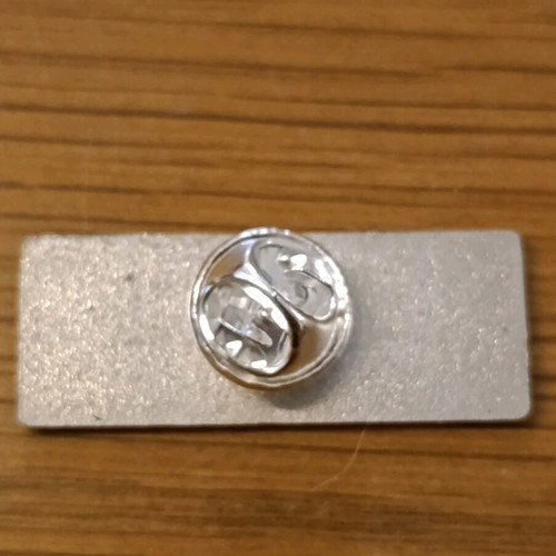 O₂ World pin like new, authentic logo