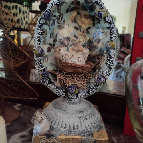Porcelain decorative egg new with nest and base