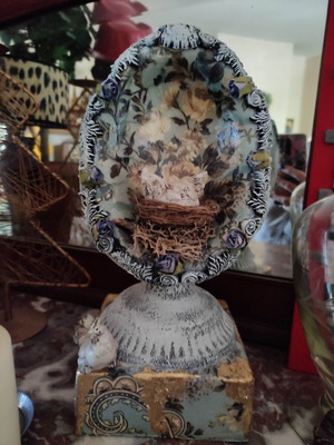 Porcelain decorative egg new with nest and base