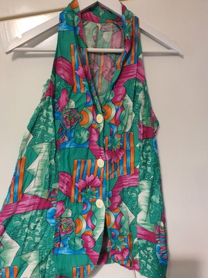 Top colorful with buttons front, V neckline, like new, size L