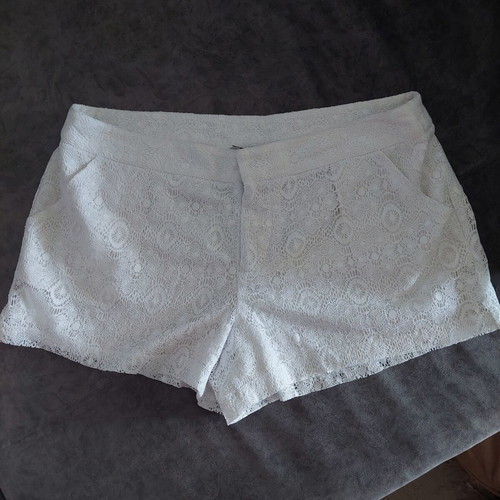 Guess lace white shorts size large like new