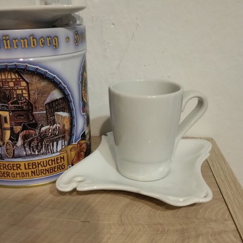 Coffee set triad like new with biscuit box