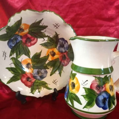 Hand-painted lavomano in beautiful colors like new