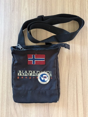 Napapijri Geographic раница за рамо употребявана, черна