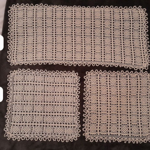 Crochet table linen set beige like new for living room