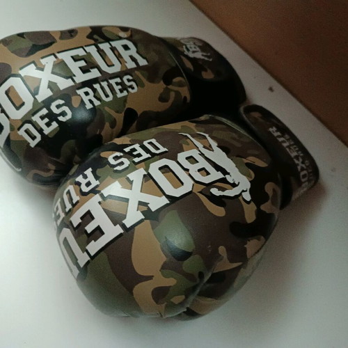 Boxing gloves like new for kids and women
