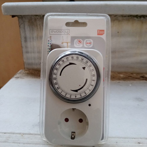 Evology Mechanical Timer new, daily programming per 15 minutes