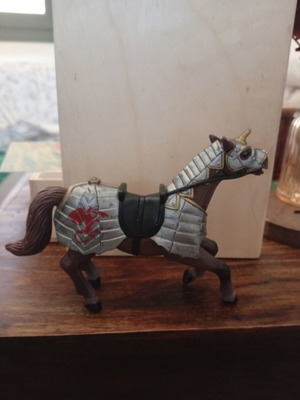 Medieval Knight with Armored War Horse Action Figure 2003