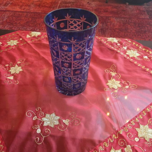 Crystal vase in electric blue, like new, 26 cm height