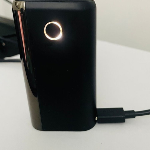Glo Hyper tobacco heating device used with charging cable