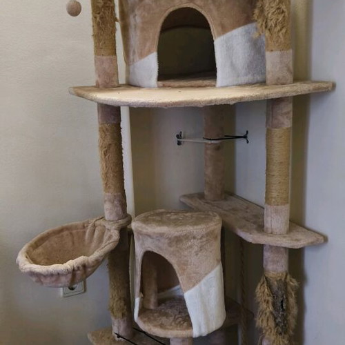 Cat tree with scratching post used 60x50x199