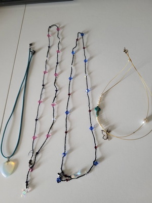 Necklaces like new, set of 4 with stones and cross