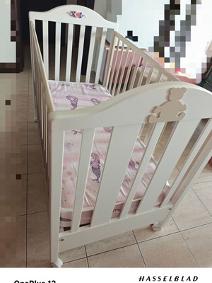 Baby cot, Italian solid wood, like new