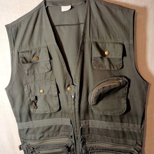 Multi-pocket vest like new, size L, olive green