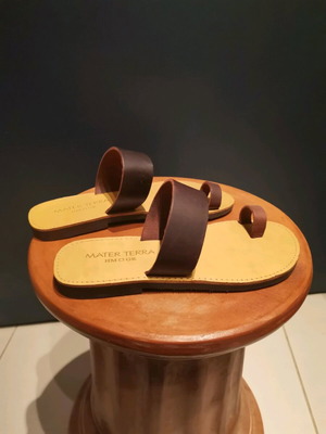 Handmade leather unisex children's sandals like new, size 35