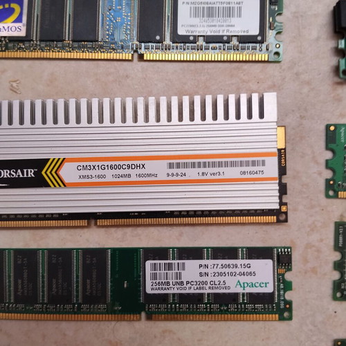 Memory cards used, old, external condition good, unknown functionality