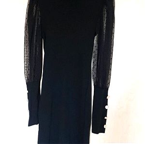 μαύρο φόρεμα ριπ με πουά μανίκια