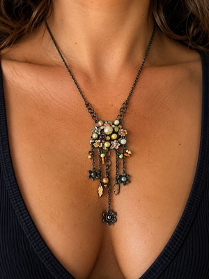 Vintage steel necklace with bronze finish and flower, like new