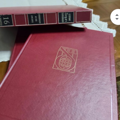 Domi Encyclopedia 18 volumes used, Greek language, leatherbound