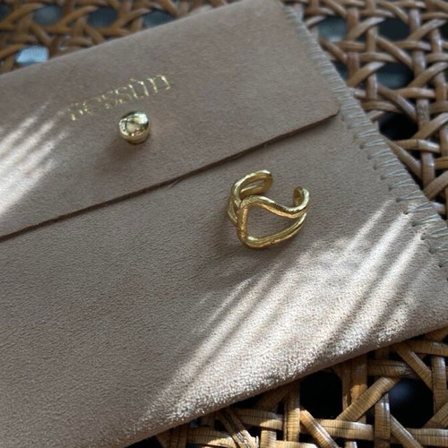 Sessun gold ear cuff new made of recycled brass