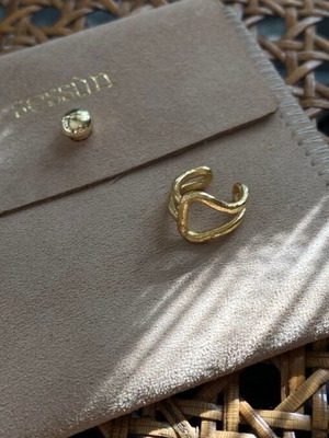 Sessun gold ear cuff new made of recycled brass