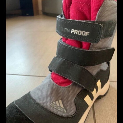 Adidas snow boot like new, size 37