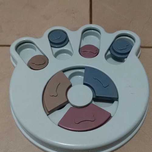 Interactive IQ Puzzle Pet Feeder like new