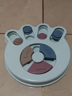 Interactive IQ Puzzle Pet Feeder like new