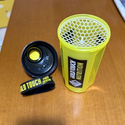GoldTouch Nutrition Shaker 500ml with Wristband