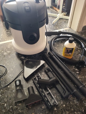 Karcher SE 4 PLUS Special like new carpet cleaner with accessories