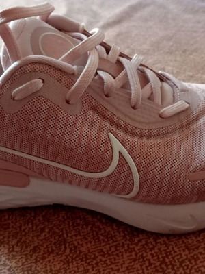 Nike women's athletic shoes size 38 like new, pink