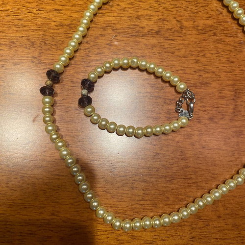 Vintage necklace and bracelet set with cream faux pearls and purple beads like new