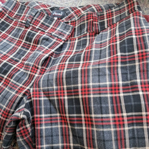 Plaid pants like new, size XL, black and red