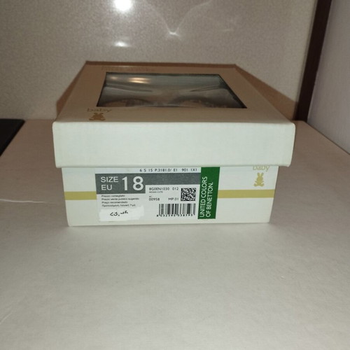 Benetton baby shoes new, unisex, size 18 with packaging
