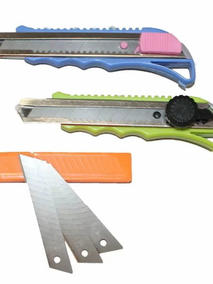 Set of 2 large utility knives with replacement blades new