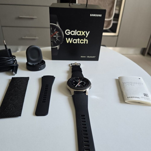 Samsung Galaxy Watch 46mm Bluetooth like new with box and accessories
