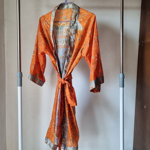 Indian robe like new, probable silk, ethnic pattern