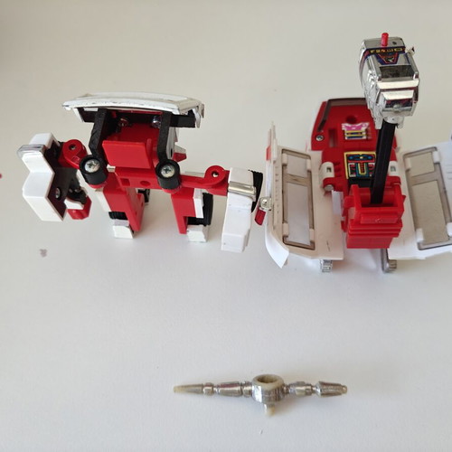 Transformers Diaclone Ambulance Ratchet used with accessories