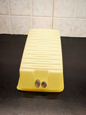 Tupperware storage container 2lt like new with ventilation system