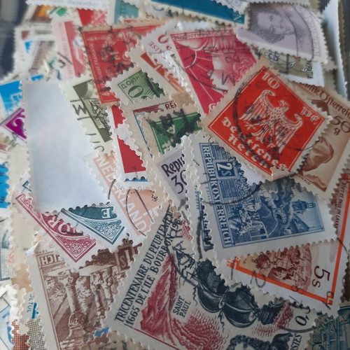 Large Lot of 1350 European Stamps like new with storage cards