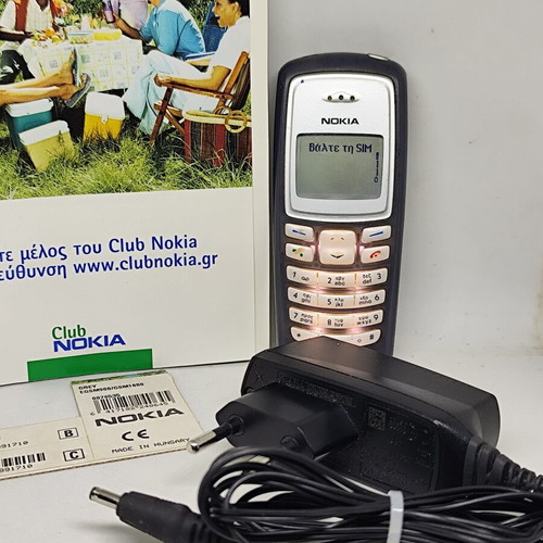 Nokia 2100 Vintage 2003 like new with charger and documents