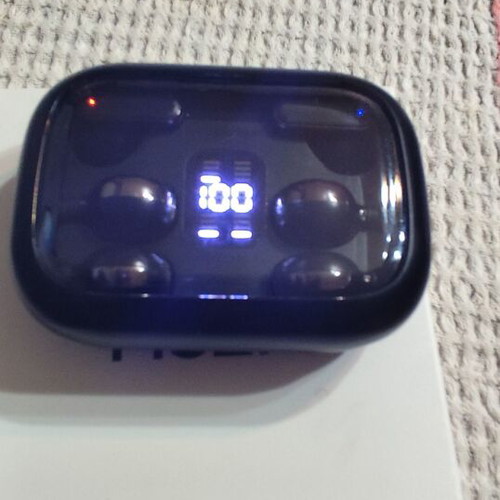 Bluetooth Handsfree wireless earbuds like new with AI noise cancellation