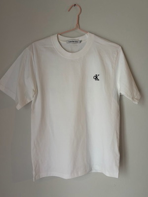 Calvin Klein T-shirt λευκό σαν καινούργιο, μέγεθος Small oversized